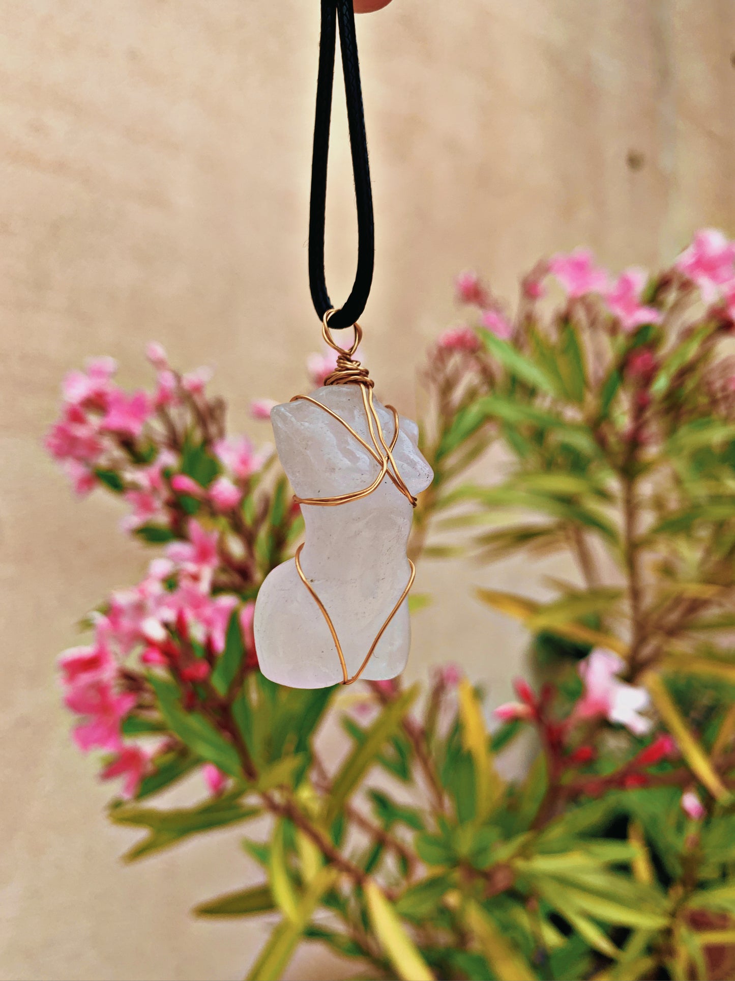 CRYSTAL FEMININE GODDESS CARVING NECKLACE