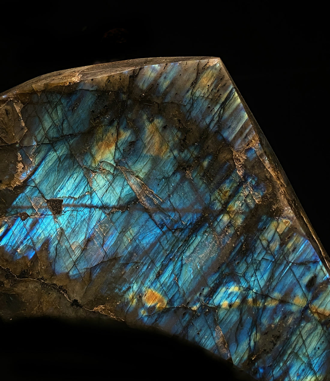 LABRADORITE – protection, motivation & magic