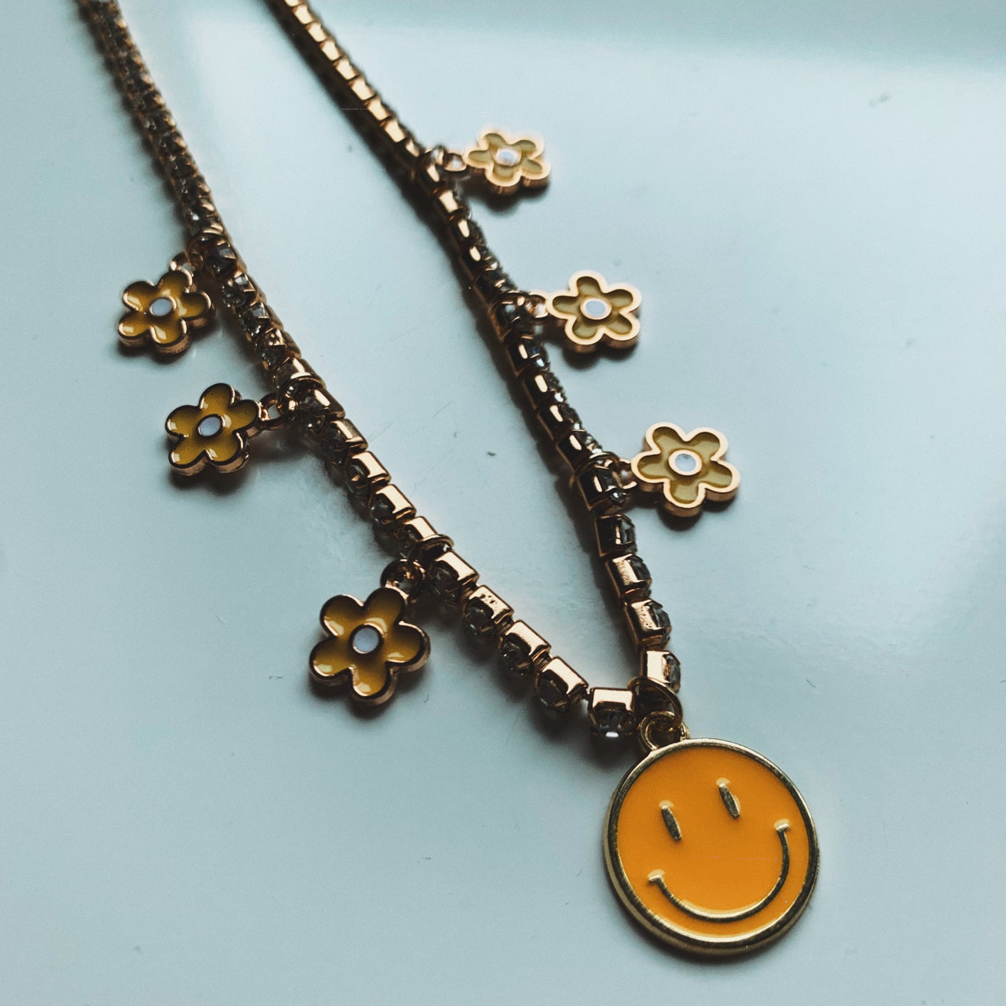 YELLOW SMILEY FLOWER CHOKER NECKLACE